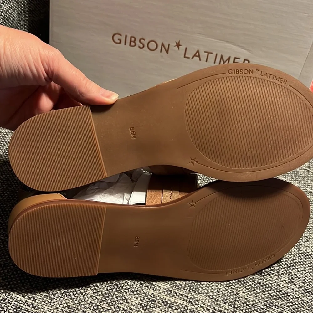 NWT Gibson & Latimer Jaylee Circle Ornament Leather Sandals